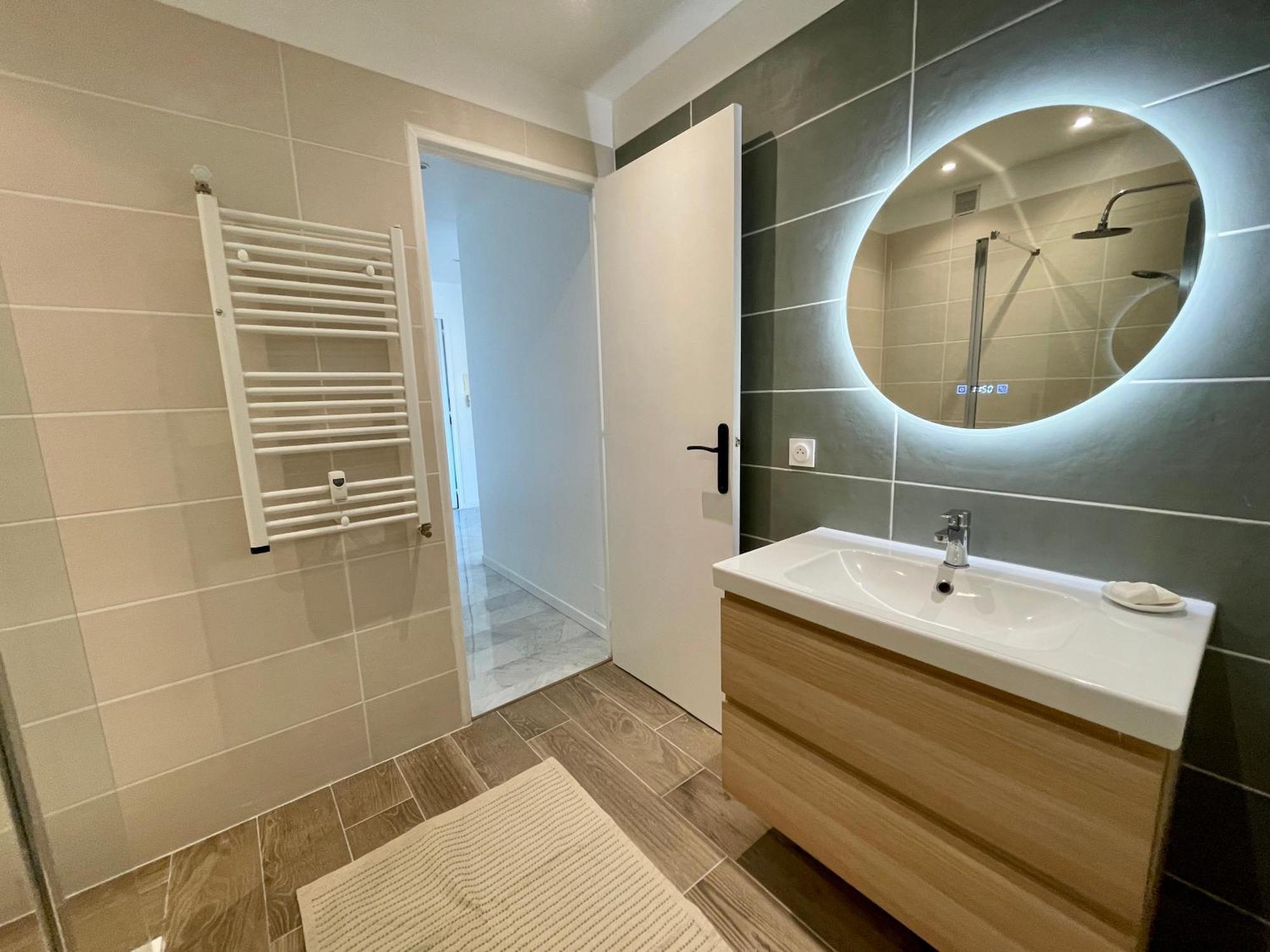 Bright Appartment With View Кан сюр Мер Екстериор снимка