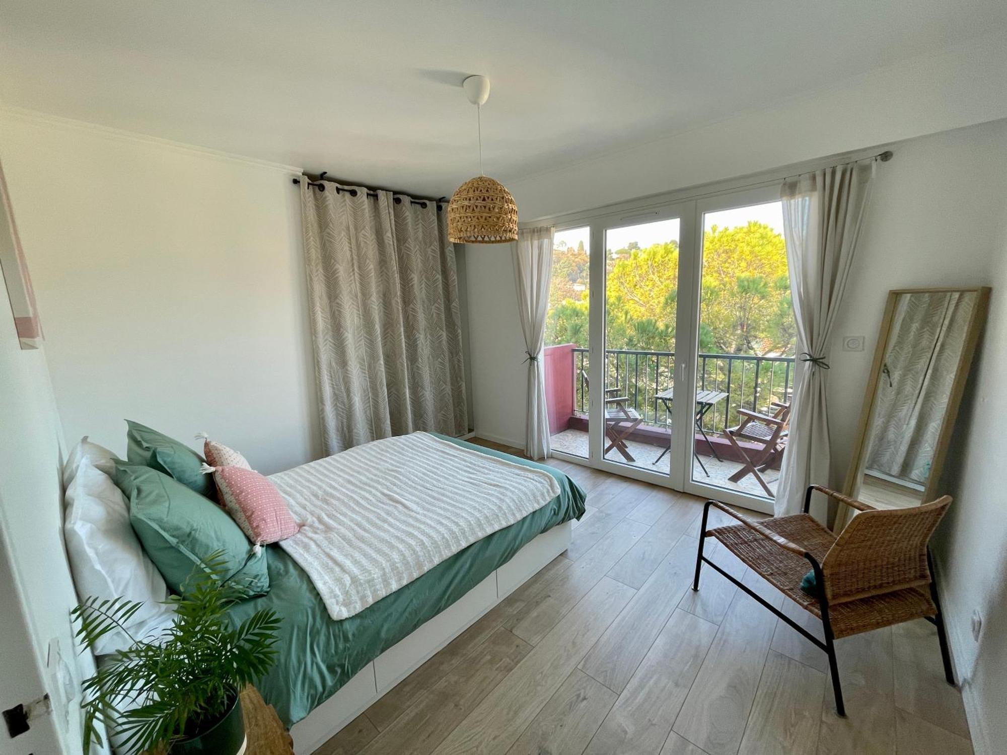 Bright Appartment With View Кан сюр Мер Екстериор снимка